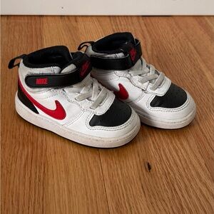 Nike Black and Red Sneakers Retro Athletic Style